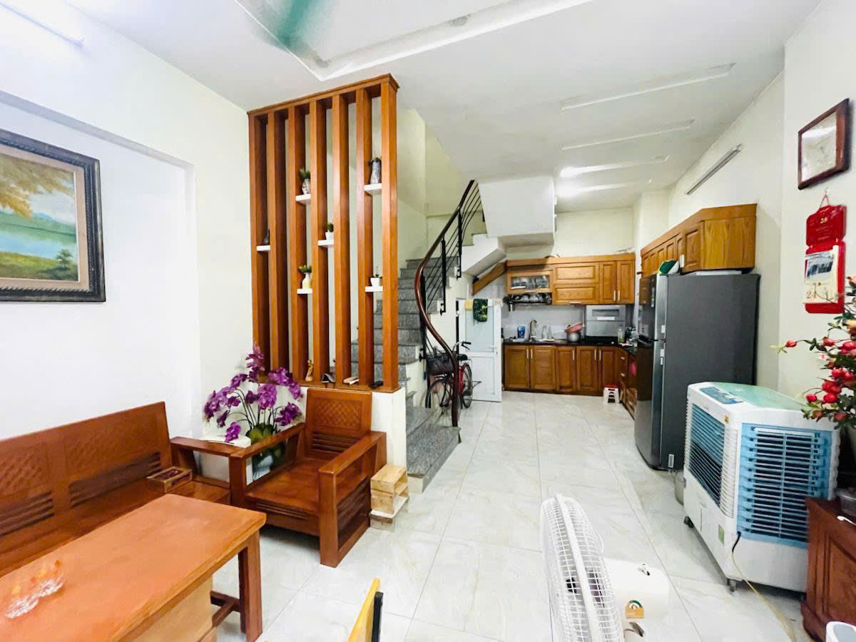 Chính chủ gửi bán em Huyền 0973012121  bán căn THẠCH CẦU DT36m, nhà 4 tầng, MT4,5m, nhỉnh 7,3 đồng. NGÕ THOÁNG, THÔNG OTO VÀO  Ở NGAY