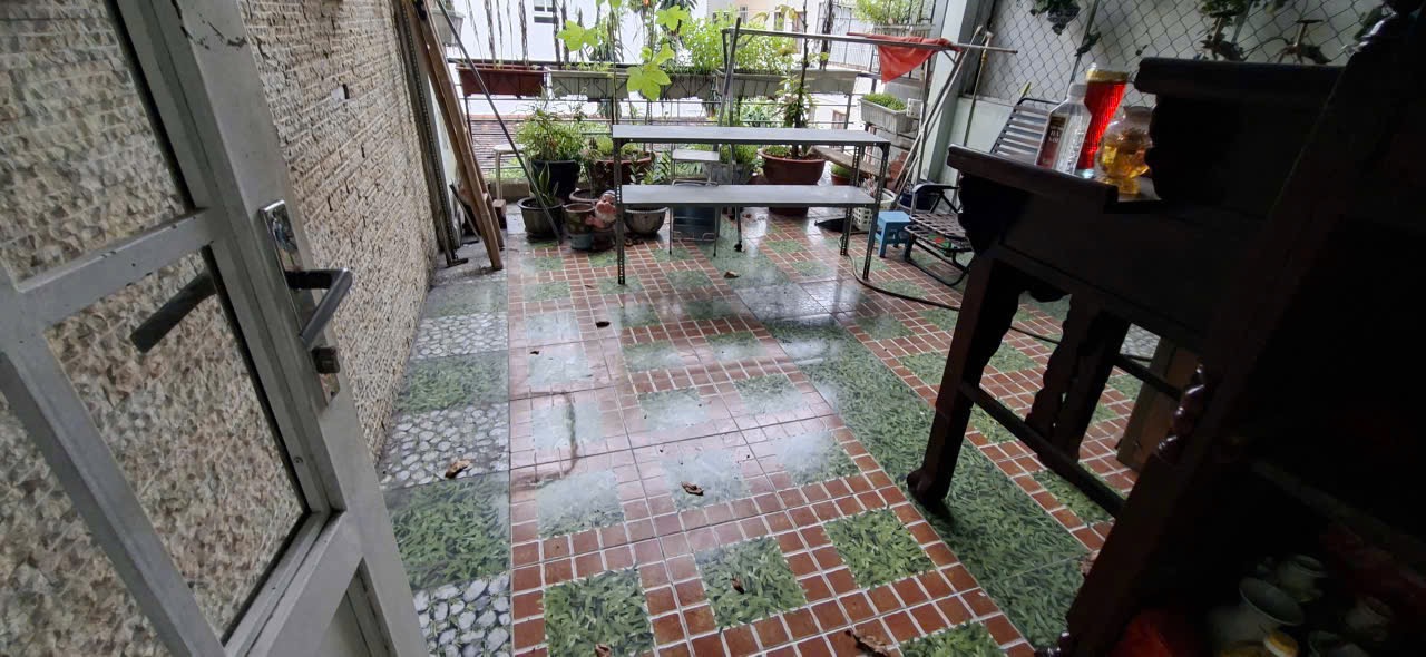 Mặt tiền Q1 khu chợ Tân Định