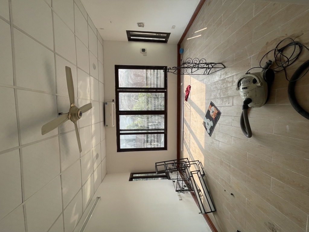 1.	Bán nhà mặt phố Vạn Phúc, nhà đẹp, kinh doanh đỉnh 35m2, chỉ 9.8 tỷ