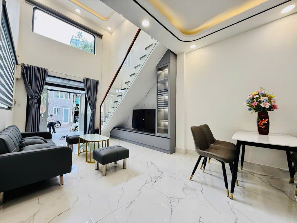 Mặt Tiền Trung Tâm Dương Bá Trạc – Bước Ra Là Tiện Ích, Nhà Mới 100%, Tặng Full Nội Thất