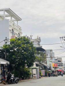 Siêu Phẩm Mặt Tiền – Vị Trí Kinh Doanh Đỉnh Cao, Mai Hắc Đế Quận 8, 4 Tầng, 5 Phòng Ngủ, 250m2, Nhỉnh 7 Tỷ.