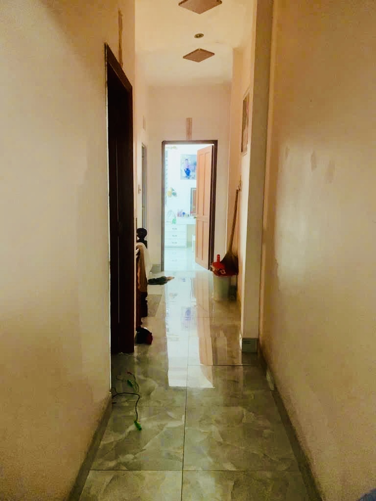 Xe hơi đậu cửa , chính chủ đang ở