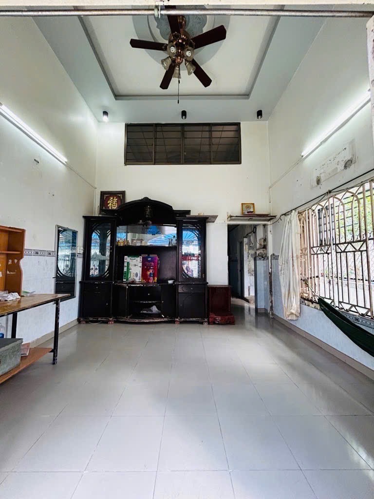 Hiynh Tan Phat , hem ba gac vivu