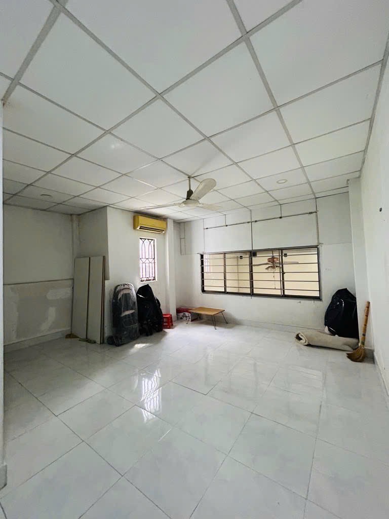 Hiynh Tan Phat , hem ba gac vivu