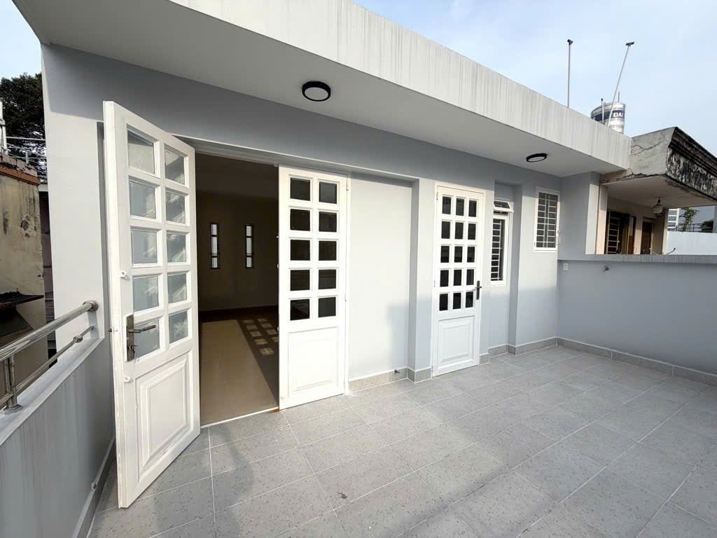 Nhà đẹp lô góc Ngang 6m Công chứng ngay