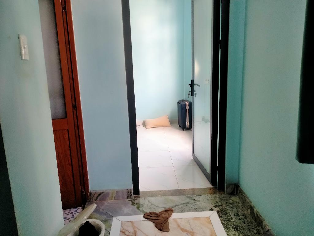 Bán gấp nhà ngang 12m 4 lầu ST cách đường Bình Thới 100m