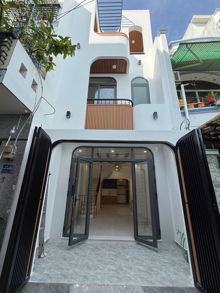 CHỈ HƠN 7 TỶ, NHÀ 3 TẦNG MỚI ĐẸP, Ô TÔ VÀO NHÀ, ĐƯỜNG ĐỖ CÔNG TƯỜNG, QUẬN TÂN PHÚ, SÀI GÒN.