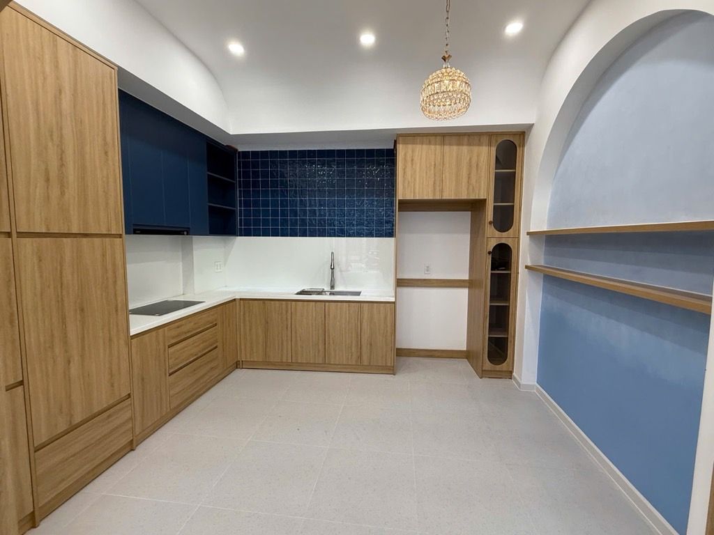 CHỈ HƠN 7 TỶ, NHÀ 3 TẦNG MỚI ĐẸP, Ô TÔ VÀO NHÀ, ĐƯỜNG ĐỖ CÔNG TƯỜNG, QUẬN TÂN PHÚ, SÀI GÒN.