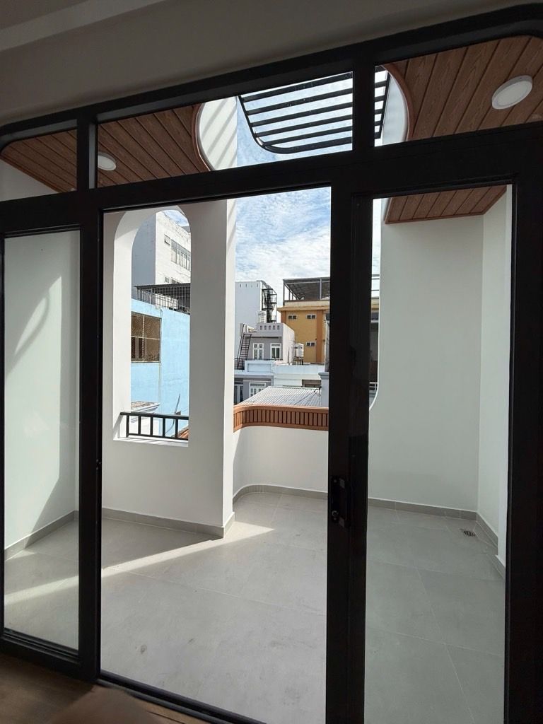 CHỈ HƠN 7 TỶ, NHÀ 3 TẦNG MỚI ĐẸP, Ô TÔ VÀO NHÀ, ĐƯỜNG ĐỖ CÔNG TƯỜNG, QUẬN TÂN PHÚ, SÀI GÒN.