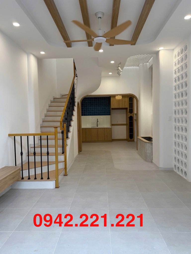 CHỈ HƠN 7 TỶ, NHÀ 3 TẦNG MỚI ĐẸP, Ô TÔ VÀO NHÀ, ĐƯỜNG ĐỖ CÔNG TƯỜNG, QUẬN TÂN PHÚ, SÀI GÒN.