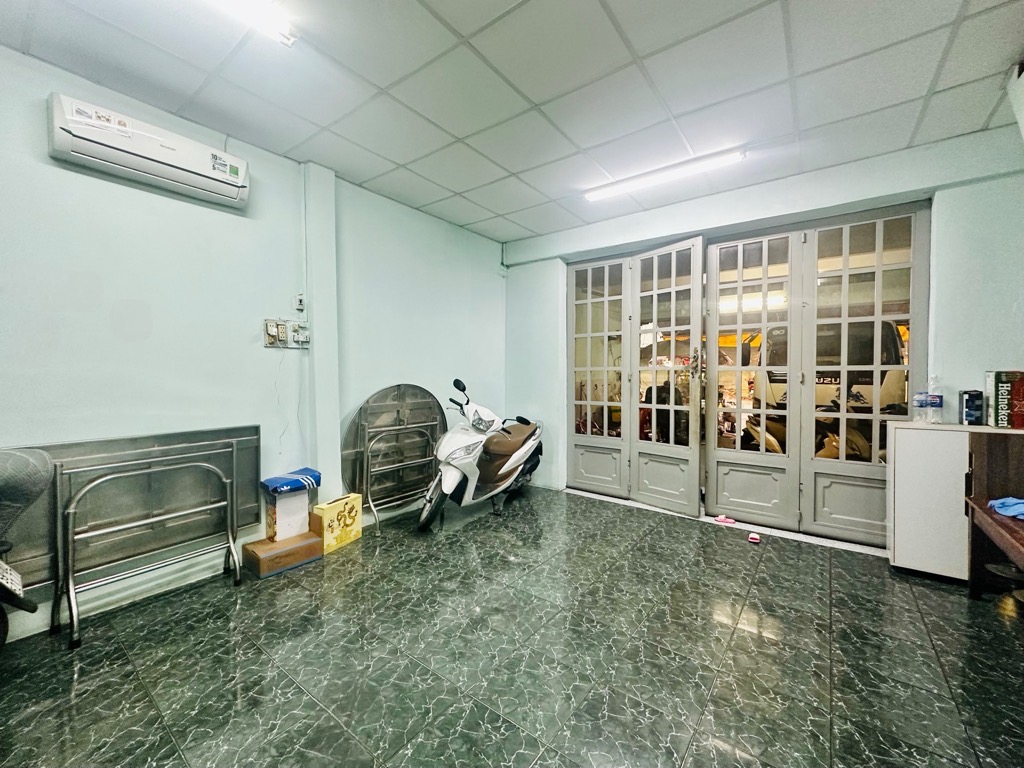 Mặt tiền thoại Ngọc Hầu, Phú Thạnh, Tân Phú, ngang hơn 5m – đường trước nhà 12 m - nhỉnh 10 tỷ.