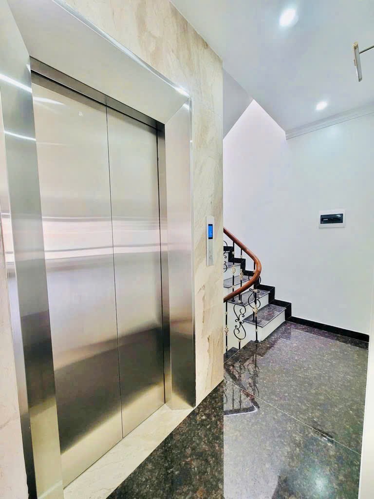 BÁN NHÀ PHỐ NGUYỄN VĂN CỪ – 6 TẦNG THANG MÁY – Ô TÔ ĐỖ CỬA – 45M2 – NHỈNH 15TỶ