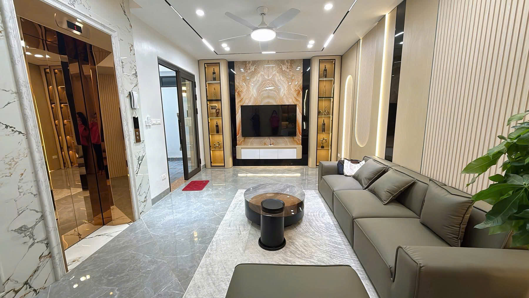 VỊ TRÍ SÔI ĐỘNG NGÀY ĐÊM GIÁ ĐẦU TƯ CHỦ CẦN TIỀN