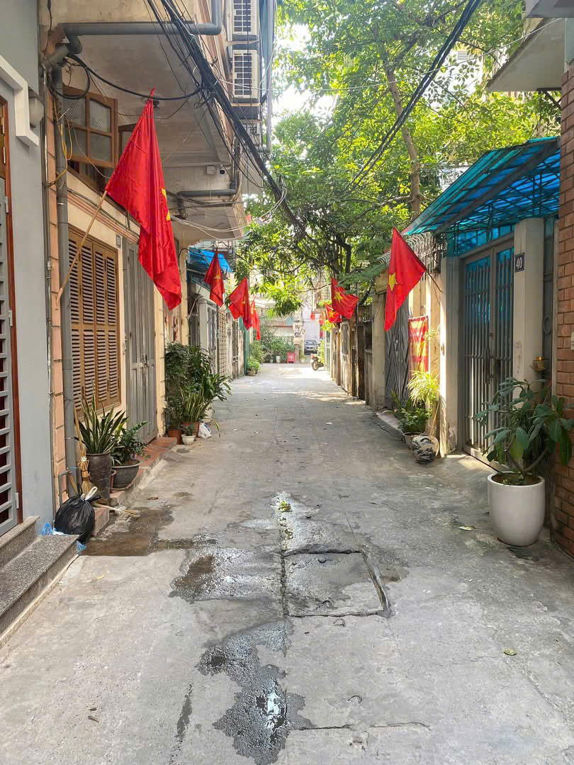 NHÀ PHÂN LÔ Ô TÔ TRÁNH ĐẸP MIÊN MAN