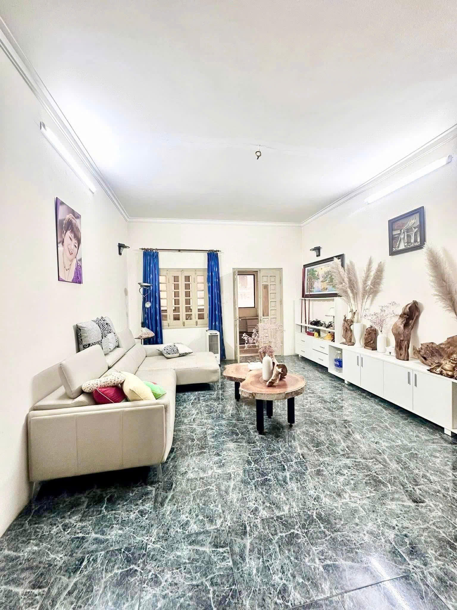 NHÀ ĐẸP TẶNG FULL NỘI THẤT VỊ TRÍ GIAO THÔNG THUẬN LỢI