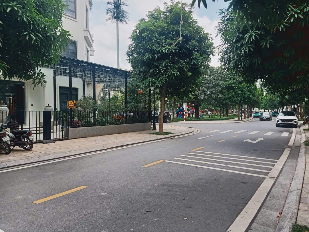 NHÀ HIỆN ĐẠI ĐẦY ĐỦ CÔNG NĂNG THUẬN LỢI GIAO THÔNG