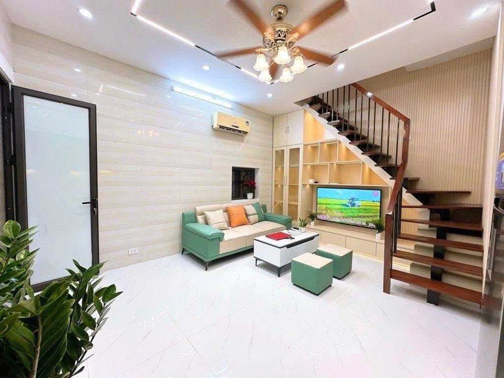 NHÀ MỚI ĐẸP TT HAI BÀ TRƯNG THANG LÔ GÓC MÁY FULL NỘI THẤT ĐẸP ĐƯỜNG THÔNG PHỐ VIP