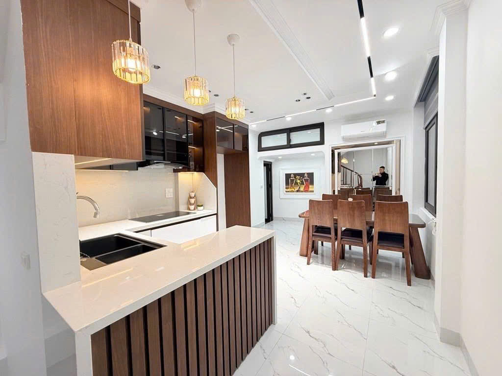 BÁN NHÀ THỊNH QUANG 45M,7 TẦNG THANG MÁY,NGÕ THÔNG,GẦN PHỐ,MT KHỦNG FULL NT,NHỈNH 15 TỶ