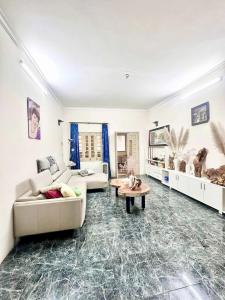 NHÀ Ở PHỐ CỰC HIẾM GIÁ HỢP LÝ TIỆN ÍCH XUNG QUANH