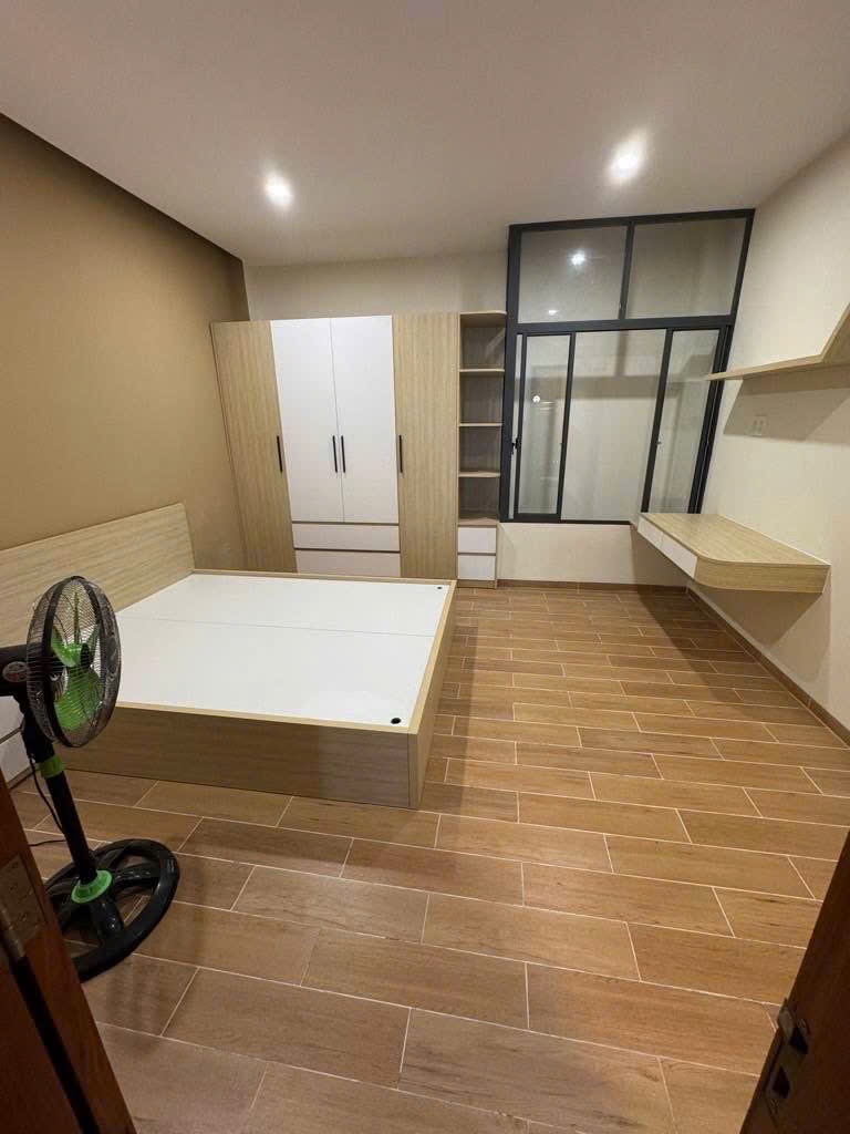 Cần bán nhà đẹp nằm ngay chợ thủ đức