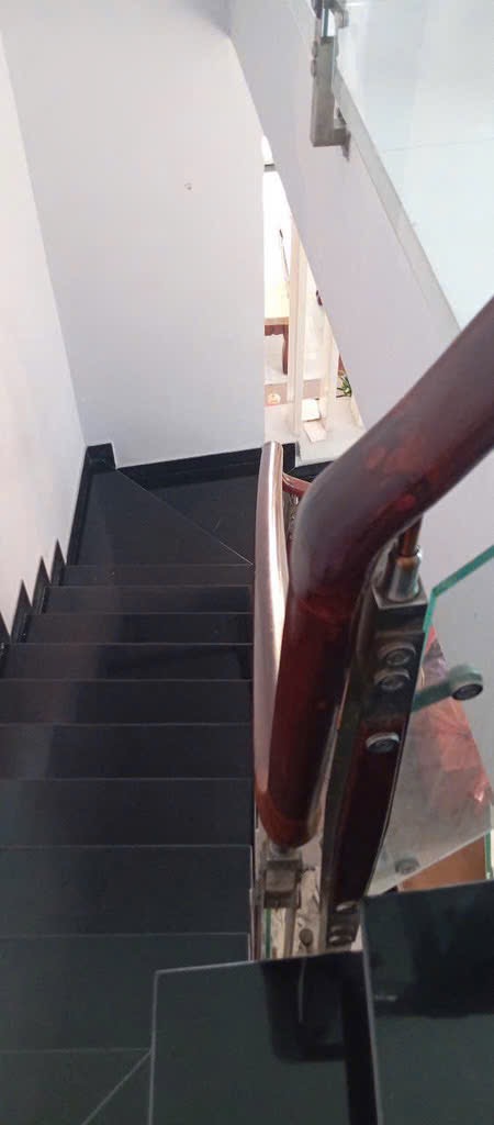 Nhà bán hẻm oto ngay chợ Thủ Đức