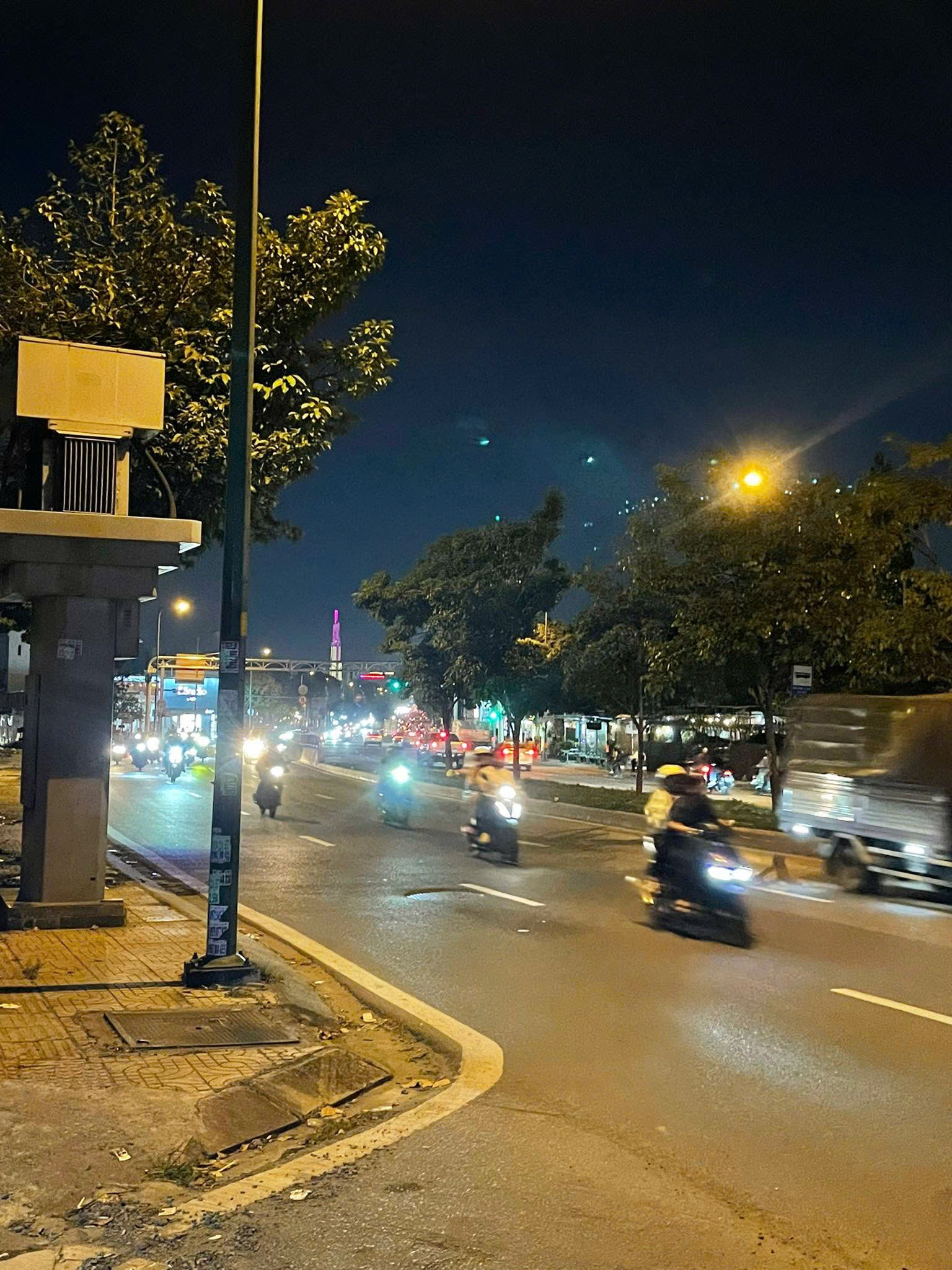 Nhà bán hẻm oto ngay chợ Thủ Đức