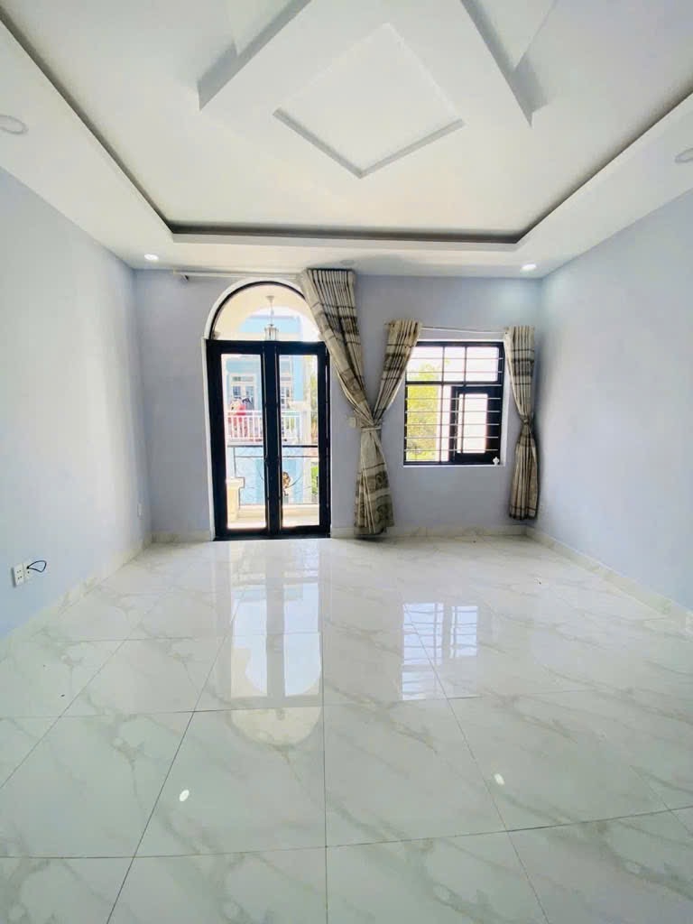 NHÀ MẶT TIỀN DT HƠN 200M2 -KV HOÀNG DIỆU 2 - F LINH CHIỂU