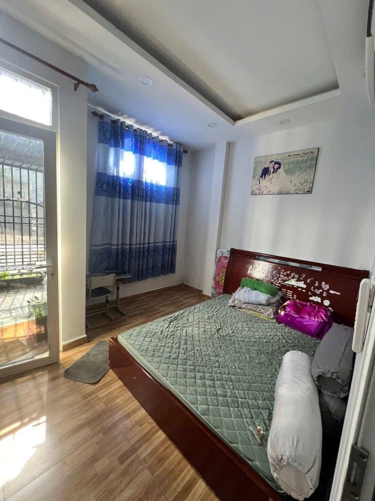 NHÀ 3 TẦNG LÃ XUÂN OAI - Ô TÔ ĐẬU CỬA - SÁT VINCOM Q9