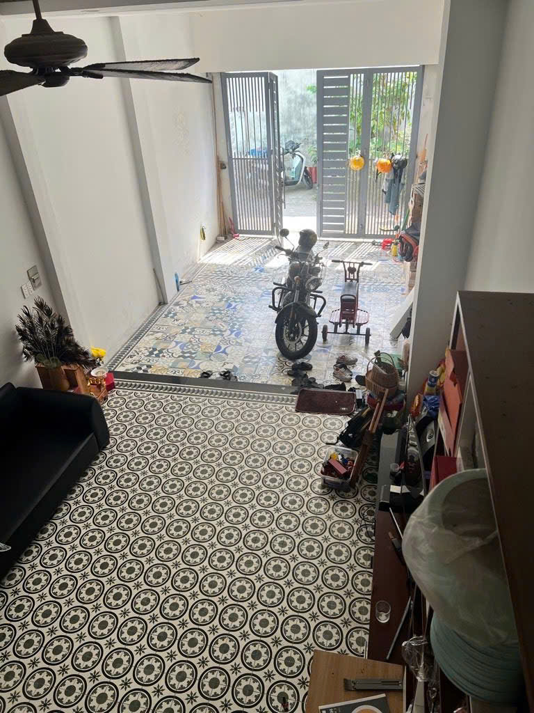 NHÀ 3 TẦNG LÃ XUÂN OAI - Ô TÔ ĐẬU CỬA - SÁT VINCOM Q9