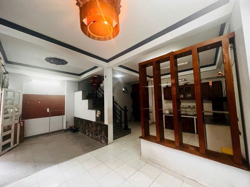 CHÍNH CHÚ NHÀ 3 LẦU - Ô TÔ ĐÕ CỬA - NGAY KHA VẠN CÂN - F LIINH TRUNG