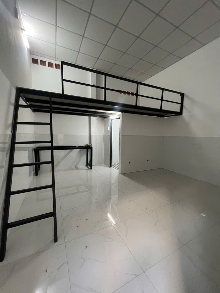 NHÀ HIỀM VUÔNG  GẦN 150M2 , NGAY CHỢ THỦ ĐỨC , DƯƠNG VĂN CAM, LINH TÂY