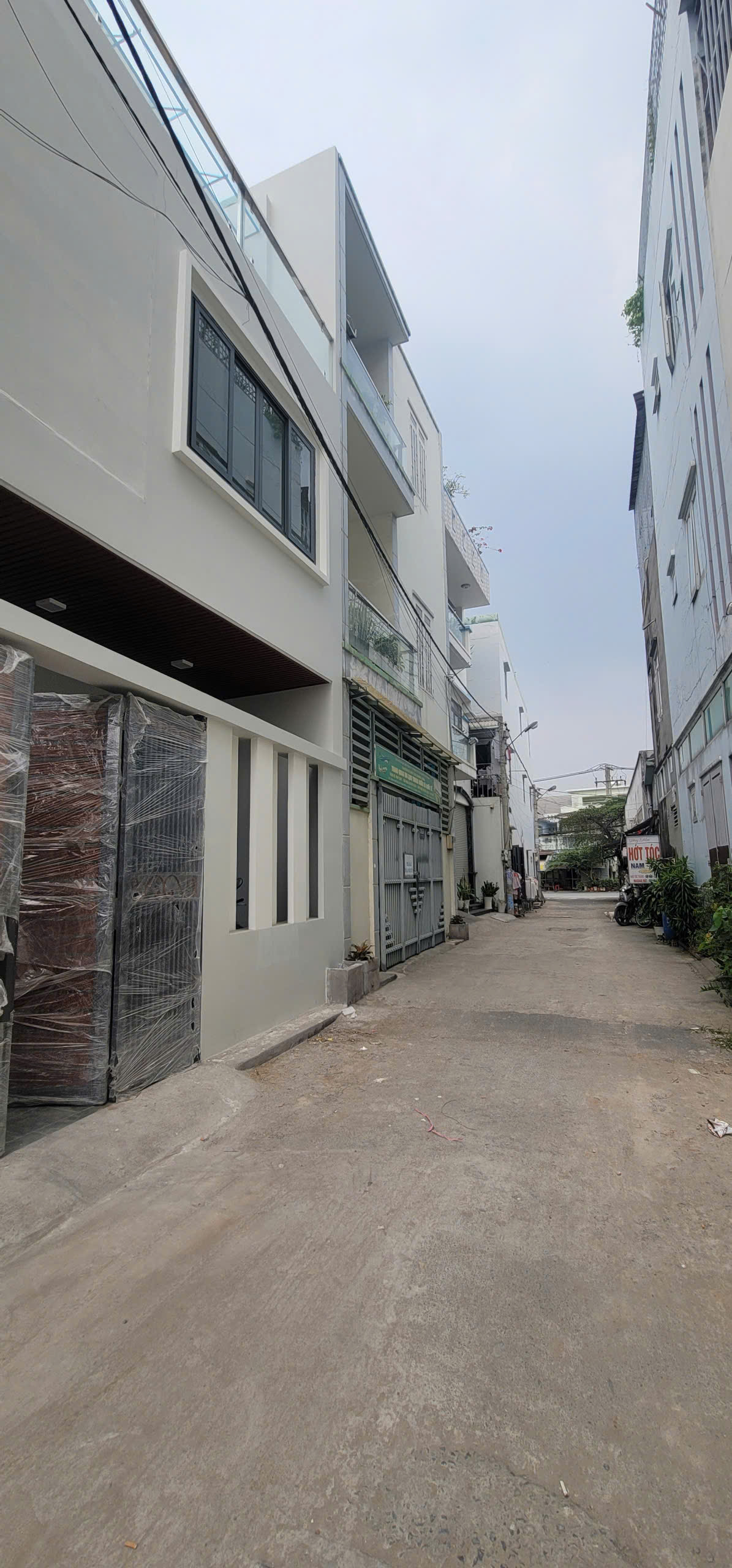 HIẾM CHỦ NGỘP BÁN ĐẤT HẺM XE TẢI PHẠM VĂN ĐỒNG - F LINH TÂY