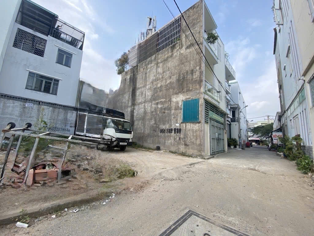 HIẾM CHỦ NGỘP BÁN ĐẤT HẺM XE TẢI PHẠM VĂN ĐỒNG - F LINH TÂY