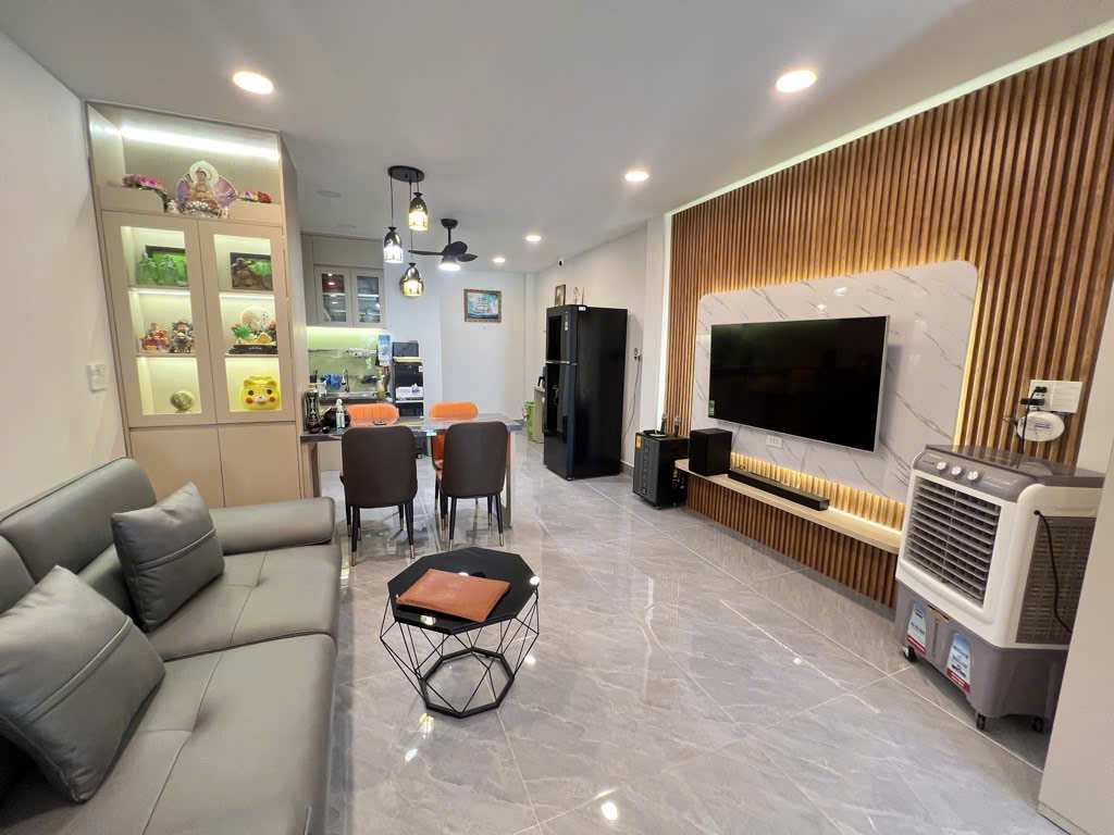 NHÀ MỚI ĐÓN TẾT - 2 LẦU - Ô TÔ ĐẬU CỬA NGÀY ĐÊM - LÊ VĂN VIỆT
- F TĂNG NHƠN PHÚ B - NGAY VINCOM