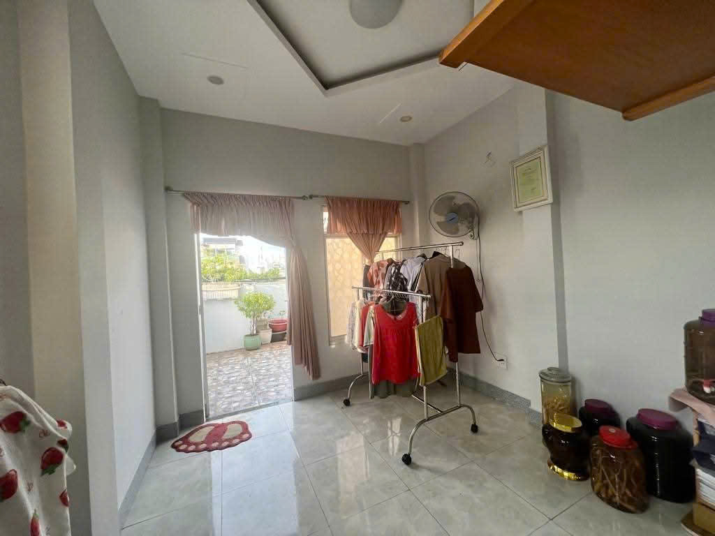 CHỦ GẤP BÁN , GIẢM GIÁ MẠNH - NHÀ 3 LẦU - NGAY CHỢ THỦ ĐỨC - F TRƯỜNG THỌ