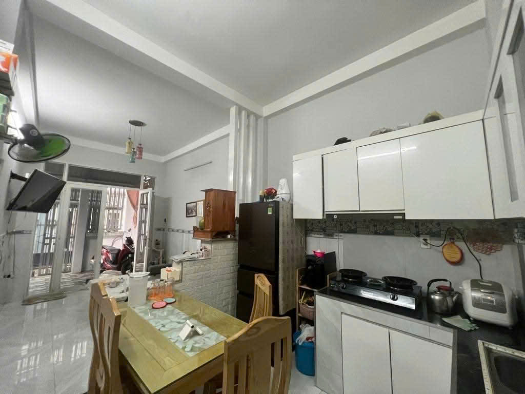 CHỦ GẤP BÁN , GIẢM GIÁ MẠNH - NHÀ 3 LẦU - NGAY CHỢ THỦ ĐỨC - F TRƯỜNG THỌ