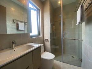 KHÁCH SẠN 4 TẦNG - ĐƯỜNG Ô TÔ - LÃ XUÂN OAI - LONG TRƯỜNG - Q9