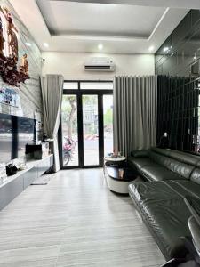 NHÀ ĐẸP 3 TẦNG - NGANG HƠN 3.7M -DÀI 12.5M ĐƯỜNG TRẦN XUÂN SOẠN-QUẬN 7