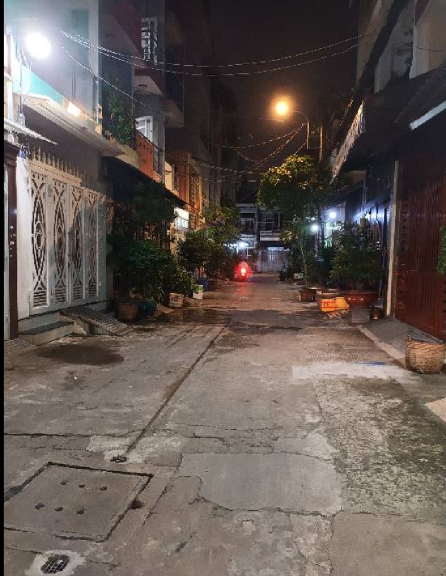 Bán nhà mới ngay Lạc Long Quân (Q11)