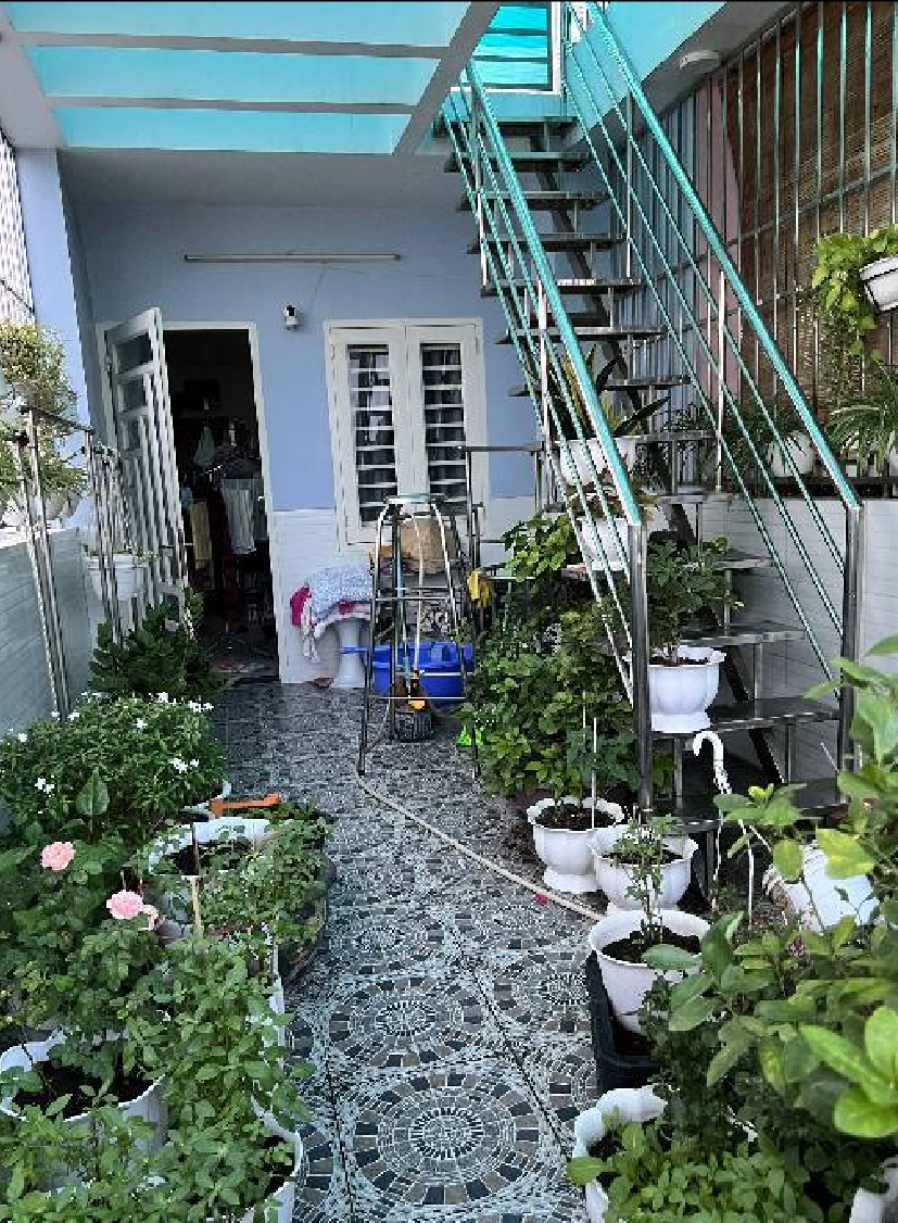 Bán nhà mới ngay Lạc Long Quân (Q11)