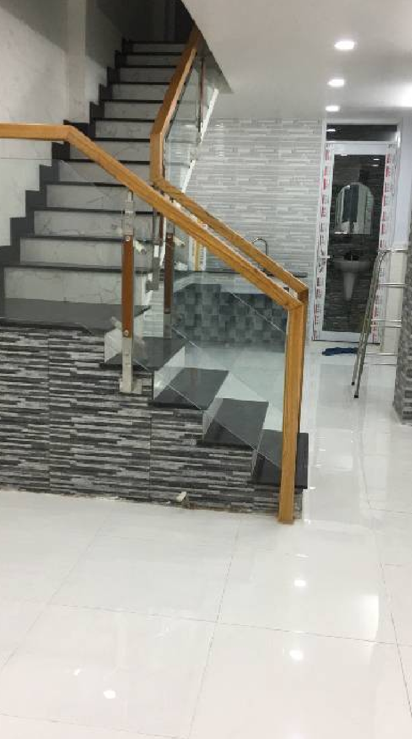 Nhà đẹp ngay vị trí vàng Lạc Long Quân