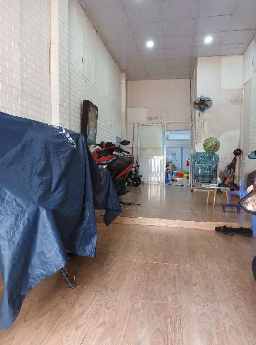 BÁN NHÀ BTCT CÓ SÂN THƯỢNG THÔNG THOÁNG - Q11