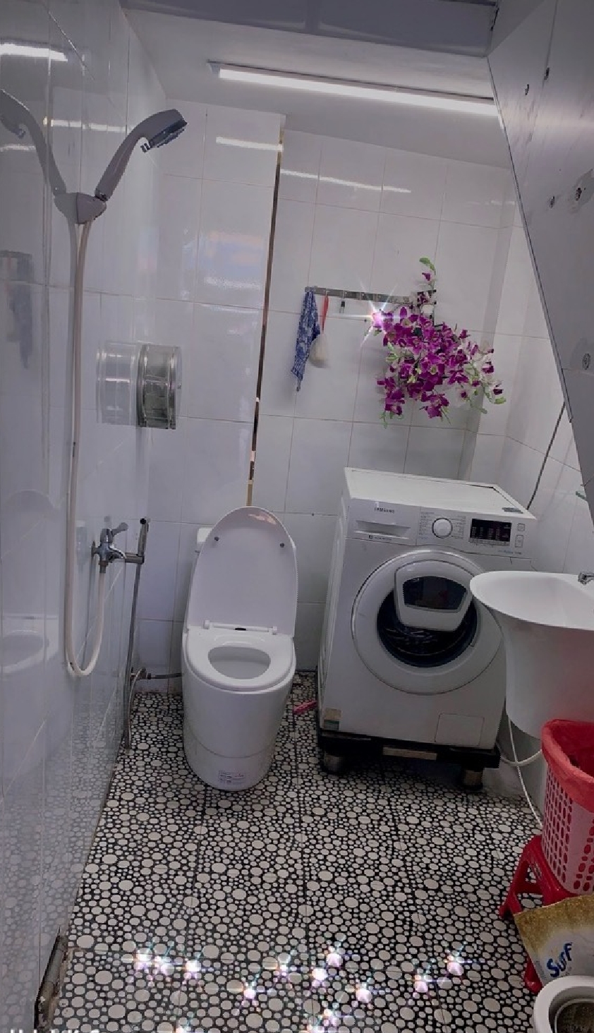 BÁN NHÀ MẶT TIỀN ĐỈNH NGAY VÒNG XOAY ĐẦM SEN