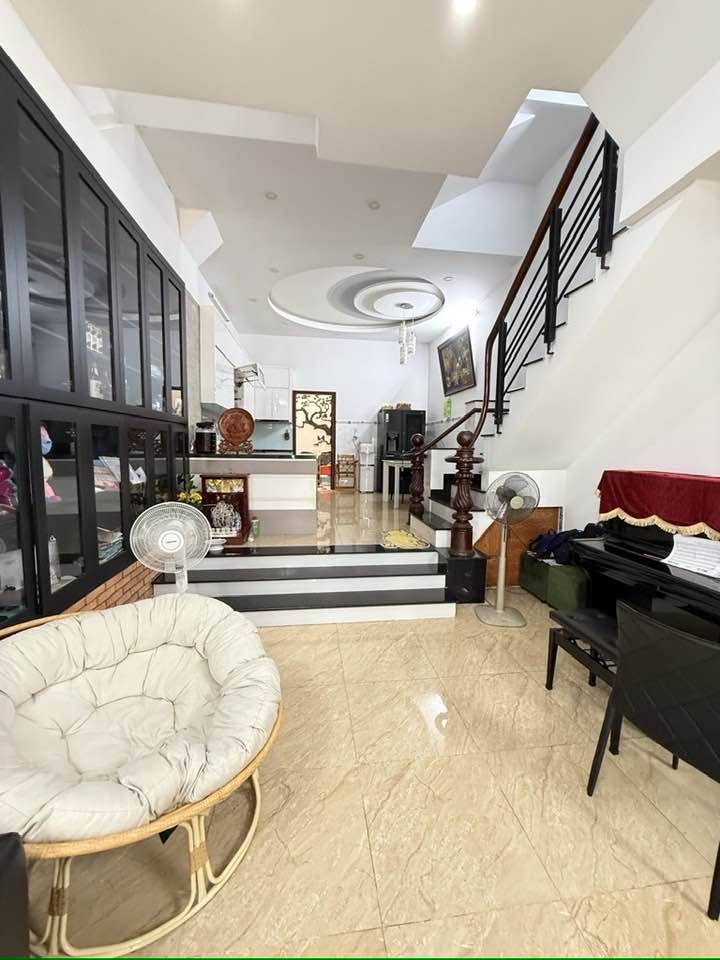 NGAY CV LÀNG HOA - NHÀ ĐẸP 4 TẦNG - 4PN KHÉP KÍN- Ô TÔ NGỦ NHÀ