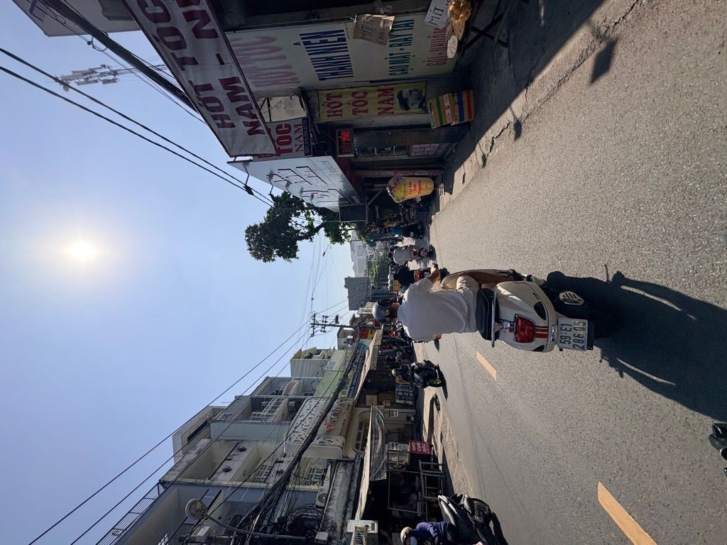 NHÀ ĐẸP Ở LIỀN - TRUNG TÂM GÒ VẤP - 5 TẦNG - HẺM XE HƠI 5M - SỔ ĐẸP - NHỈNH 9 ĐỒNG