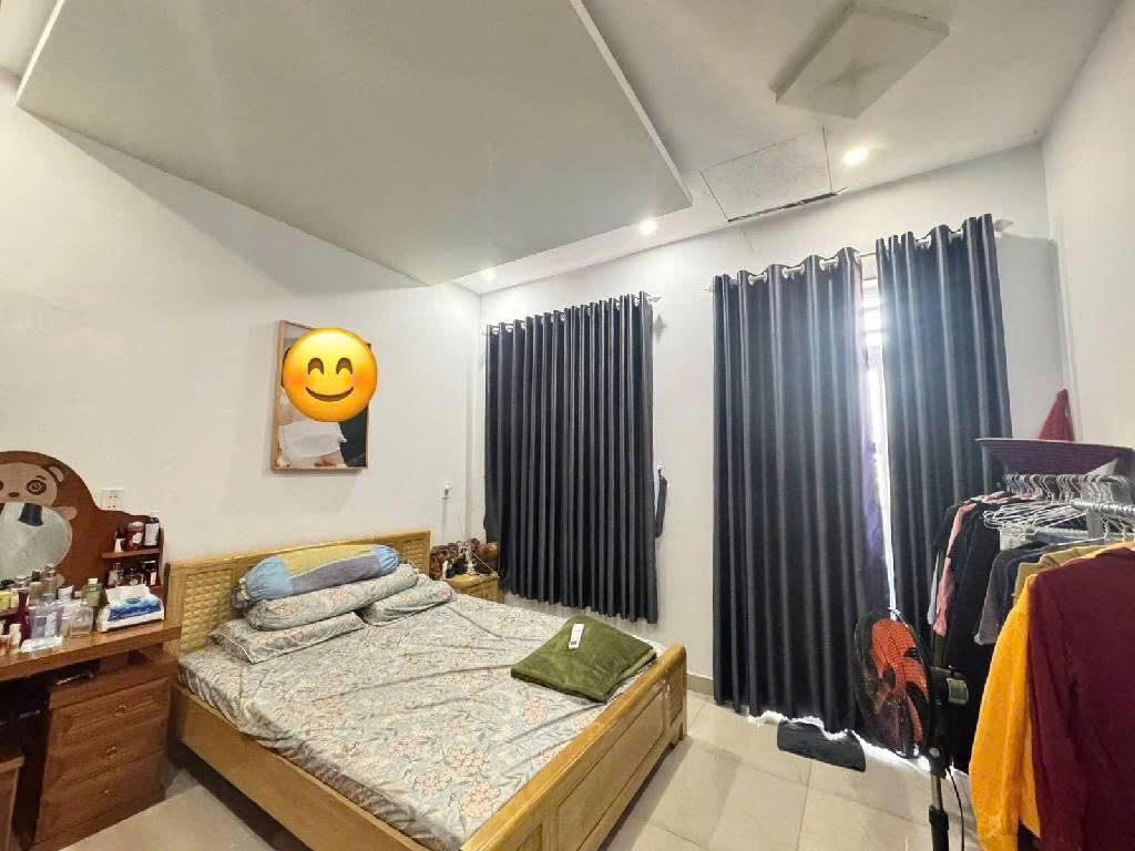 BÁN NHÀ MẶT TIỀN GẦN CHỢ HIỆP BÌNH CHÁNH - 2 TẦNG ĐÚC - DT 60M 2PN - SỔ HOÀN CÔNG - Chỉ 5 TỶ nhỏ