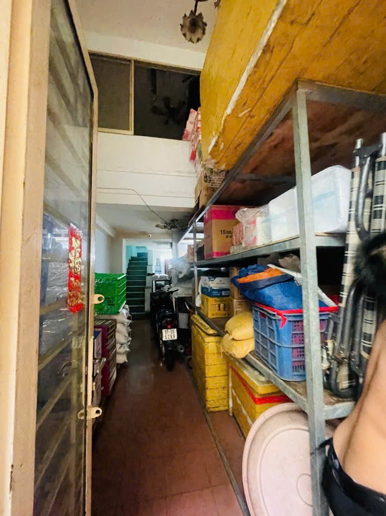 Bán nhà sát mặt tiền đường Lê Hồng Phong quận 5