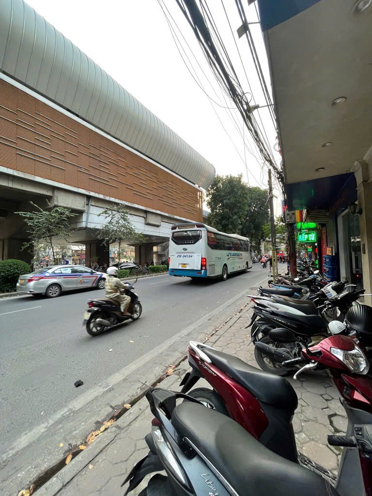 Bán nhà Mặt phố Láng 35m2 sẵn kinh doanh