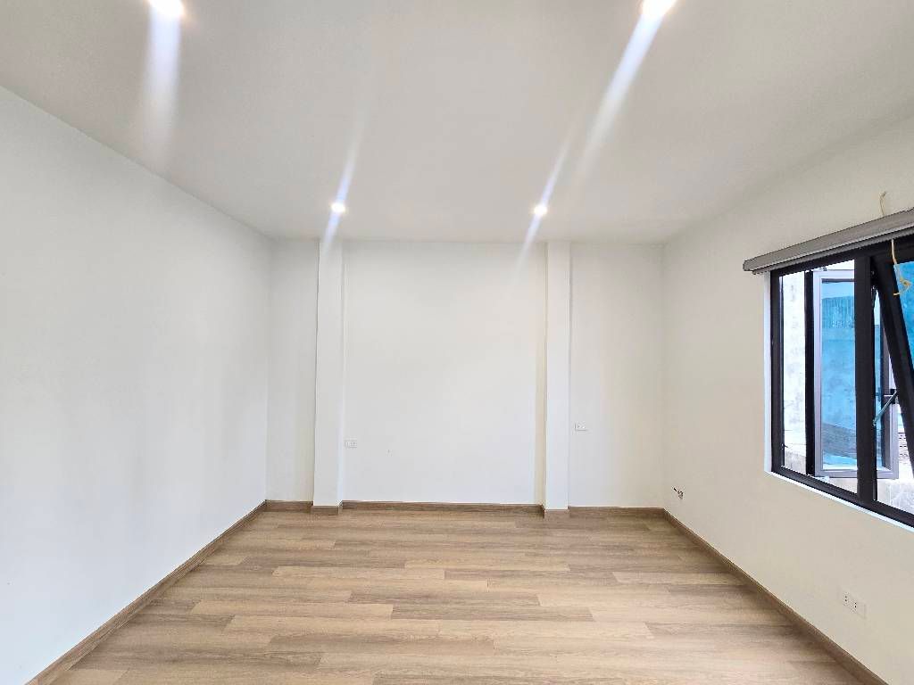 TRUNG TÂM QUẬN - 2 THOÁNG - SÁT PHỐ - NHÀ ĐẸP - FULL NỘI THẤT