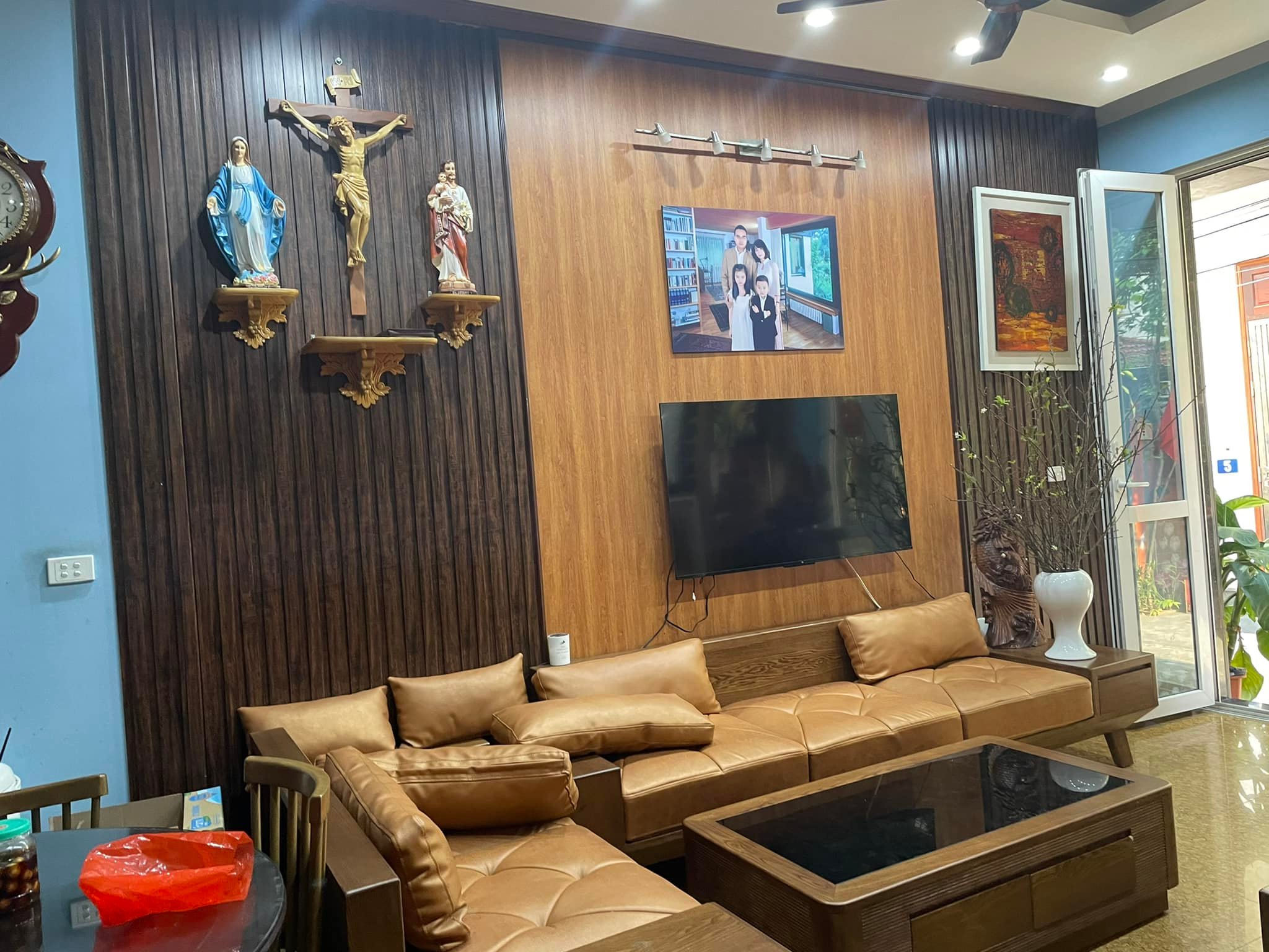 Bán Nhà  phân lô Ngõ 106 Hoàng Quốc Việt  - diện tích 50m - 3 tầng ô tô đỗ cửa giá 23 tỷ